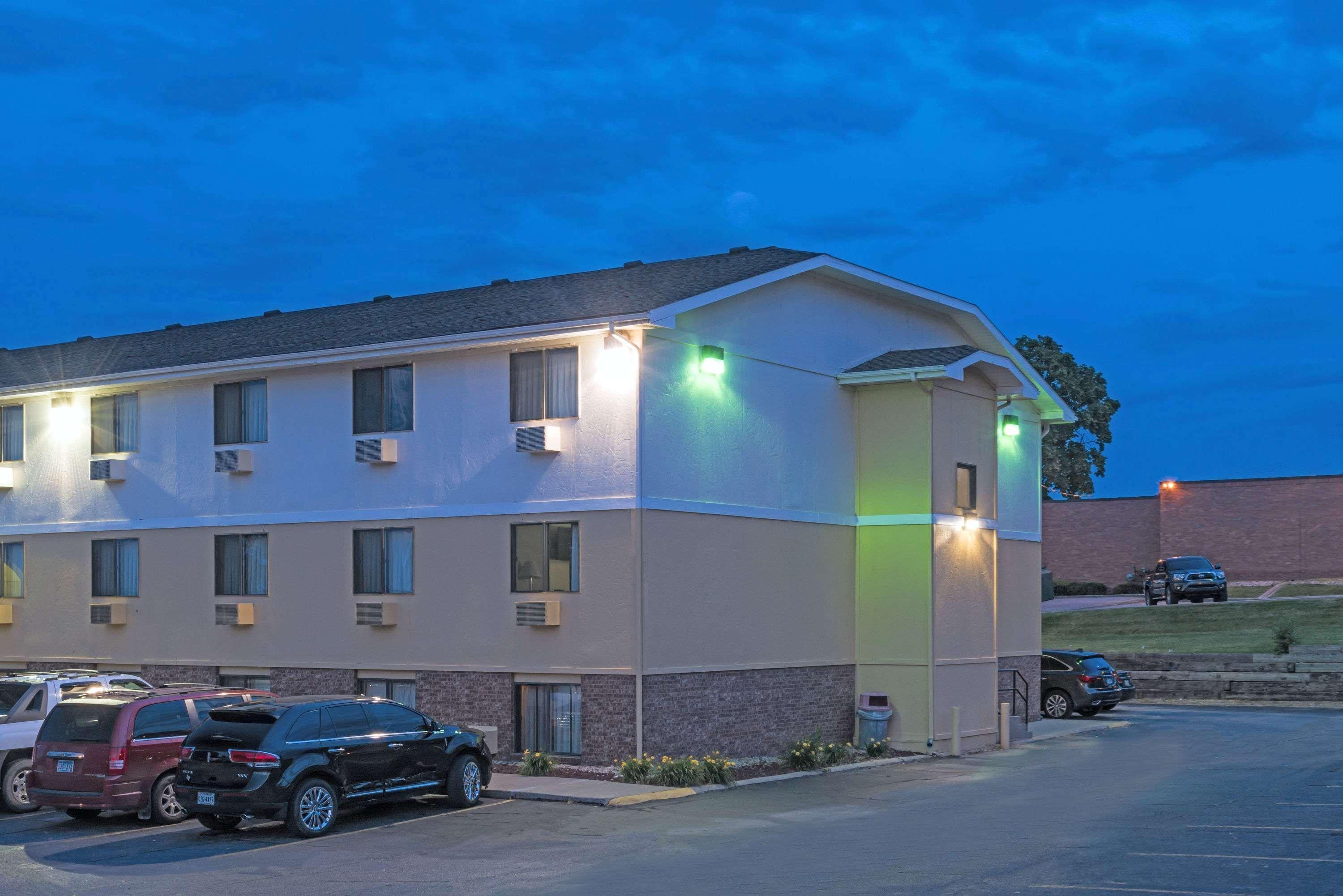 Hotel Super 8 By Wyndham Omaha Ne Esterno foto